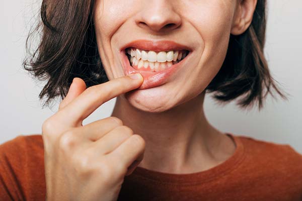 Understanding And Preventing Gum Disease: Key Signs, Causes, And Healthy Oral Practices